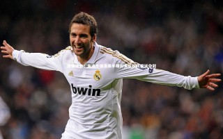 壹号娱乐下载-激情狂欢！海港外援凌晨半裸街头庆祝阿根廷夺冠